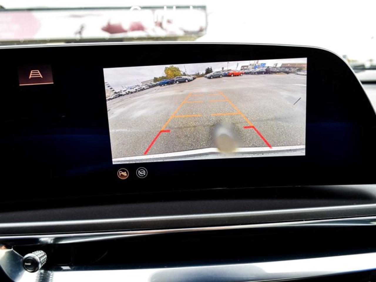 2024 Cadillac LYRIQ Tech 33"Display Glass Roof w/Power Sahade Blind Spot R-Start Photo