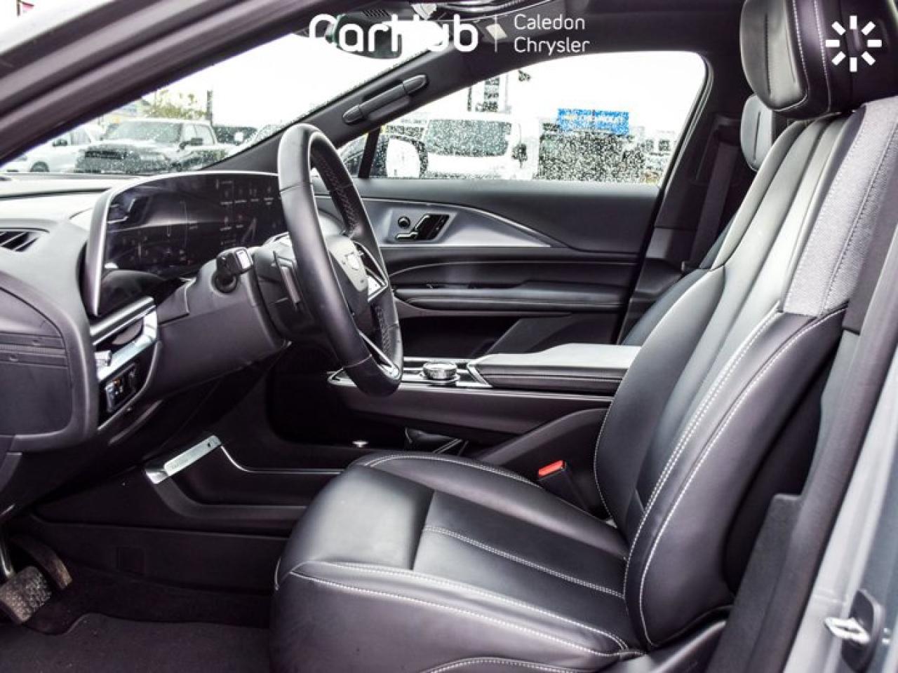 2024 Cadillac LYRIQ Tech 33"Display Glass Roof w/Power Sahade Blind Spot R-Start Photo