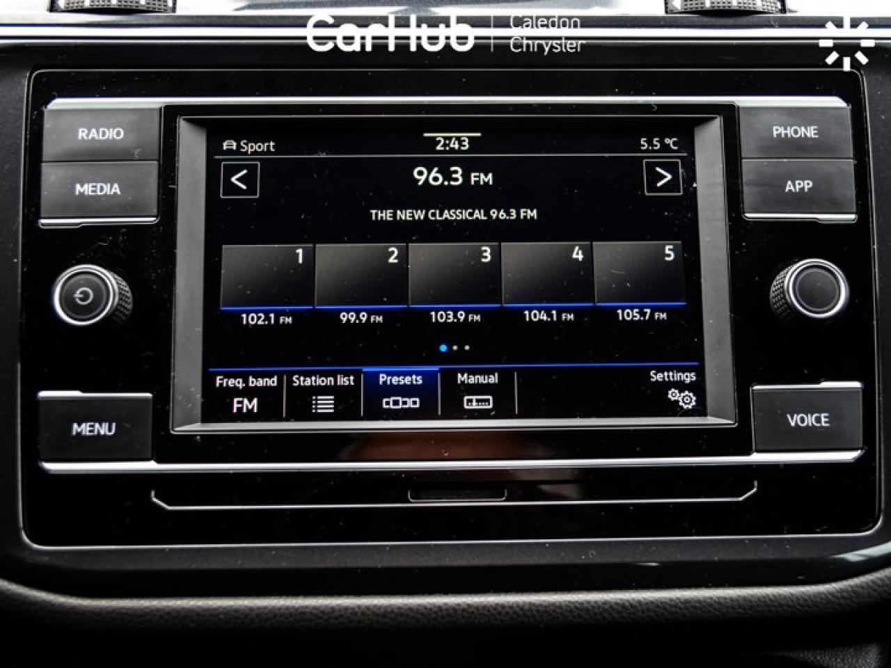 2022 Volkswagen Tiguan Trendline 4Motion Heated Front Seats Apple Carpayl 17"Alloy Photo3