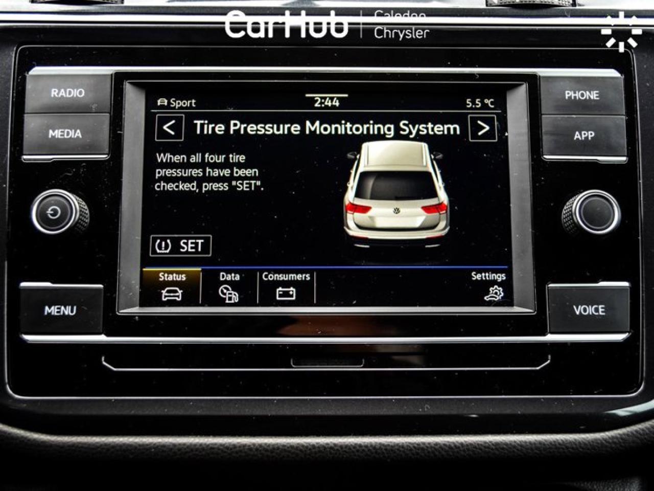 2022 Volkswagen Tiguan Trendline 4Motion Heated Front Seats Apple Carpayl 17"Alloy Photo2