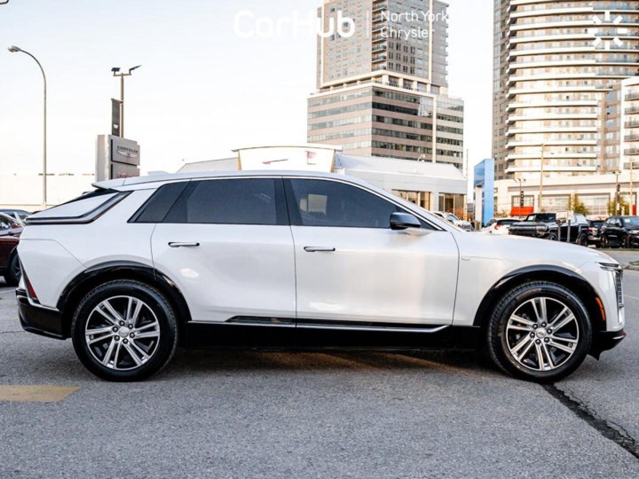 2024 Cadillac LYRIQ Tech Panoroof Heated Seats Navi Apple CarPlay Android Auto Remote Start Photo4