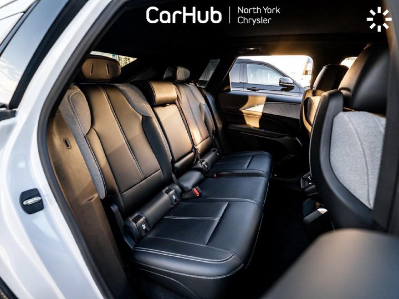 2024 Cadillac LYRIQ Tech Panoroof Heated Seats Navi Apple CarPlay Android Auto Remote Start Photo