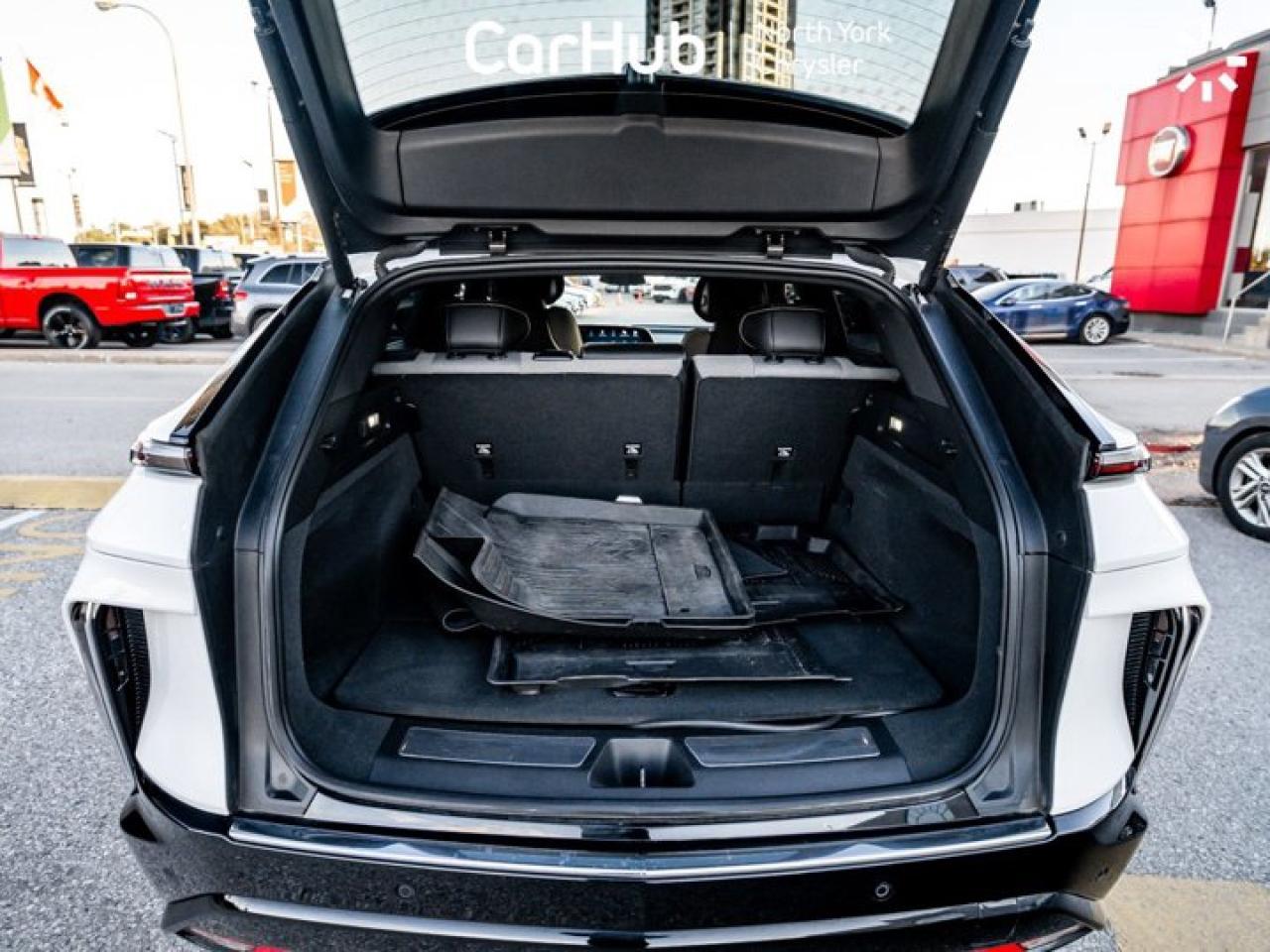 2024 Cadillac LYRIQ Tech Panoroof Heated Seats Navi Apple CarPlay Android Auto Remote Start Photo