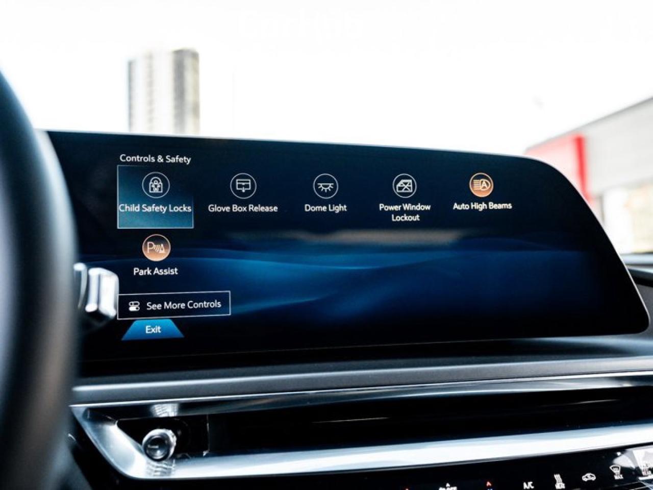 2024 Cadillac LYRIQ Tech Panoroof Heated Seats Navi Apple CarPlay Android Auto Remote Start Photo