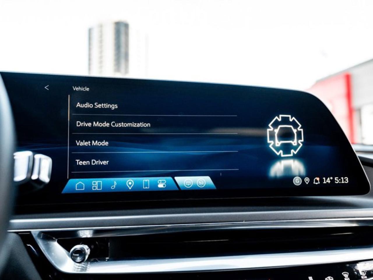 2024 Cadillac LYRIQ Tech Panoroof Heated Seats Navi Apple CarPlay Android Auto Remote Start Photo