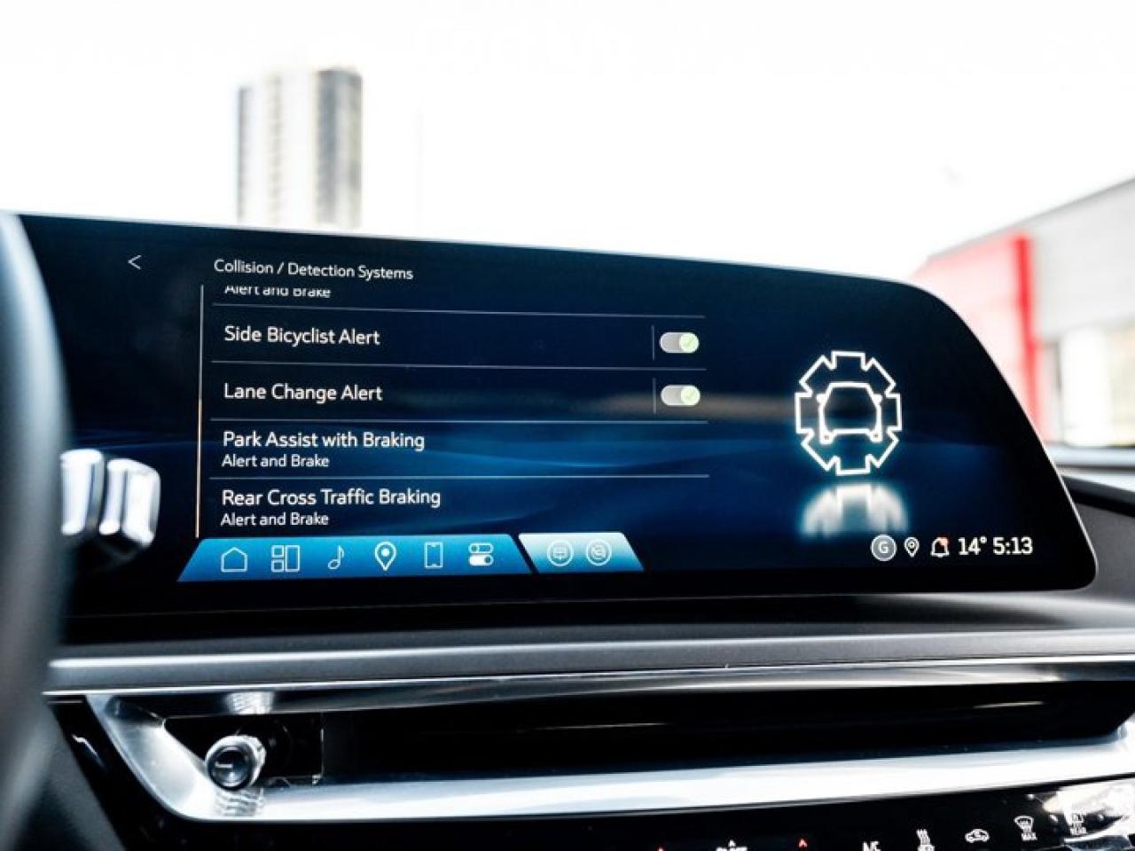 2024 Cadillac LYRIQ Tech Panoroof Heated Seats Navi Apple CarPlay Android Auto Remote Start Photo