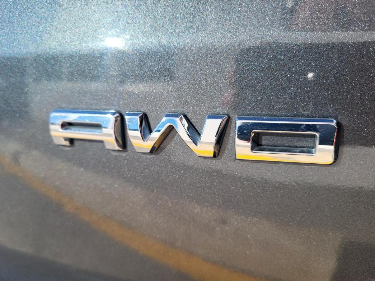 2022 Ford Escape Titanium AWD Photo3