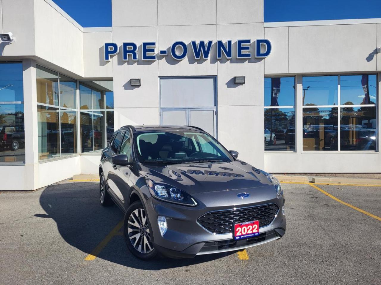 2022 Ford Escape Titanium AWD Photo4