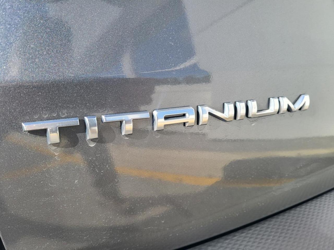 2022 Ford Escape Titanium AWD Photo