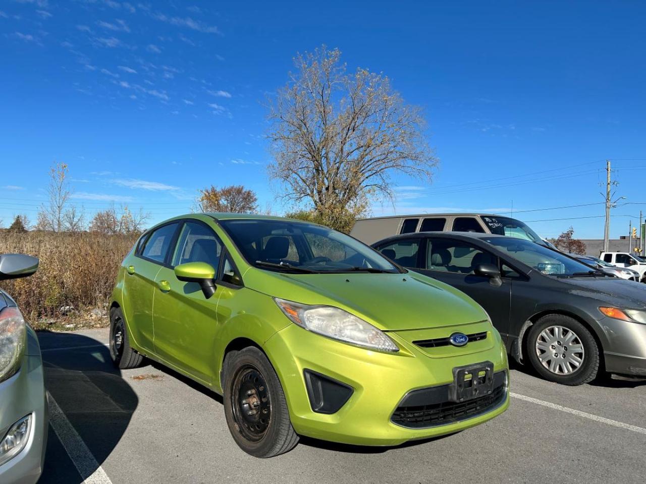 2011 Ford Fiesta SE Photo2