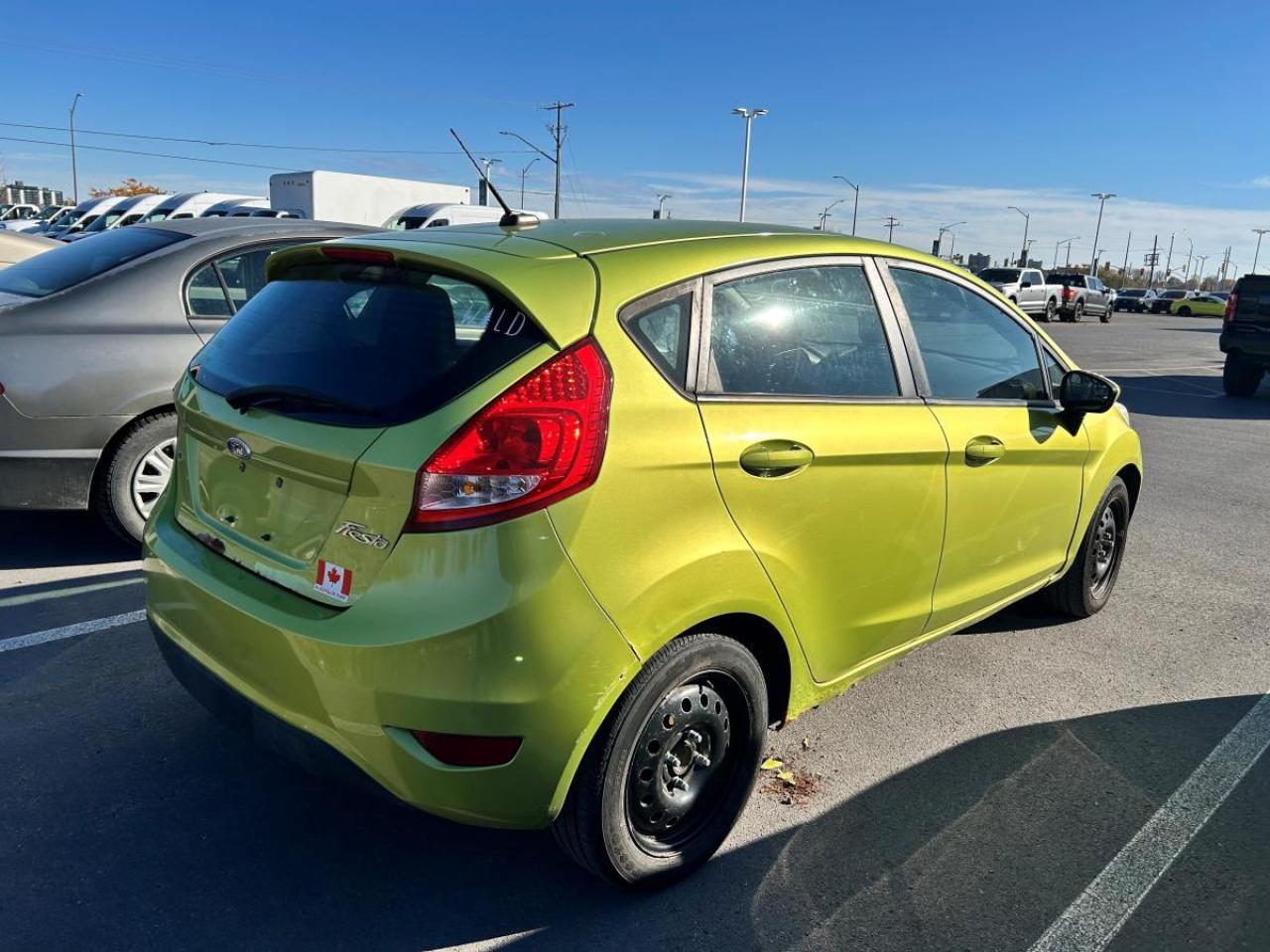 2011 Ford Fiesta SE Photo3