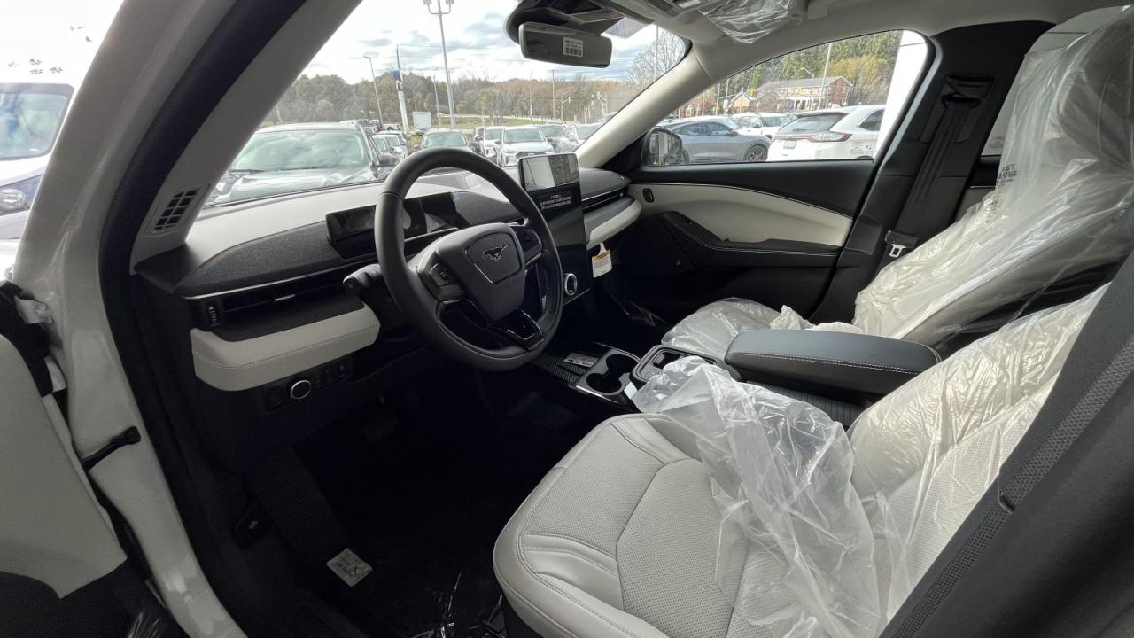 2026 Ford Explorer Active Photo