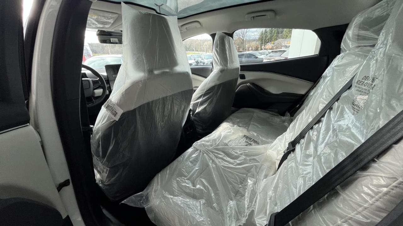 2026 Ford Explorer Active Photo3