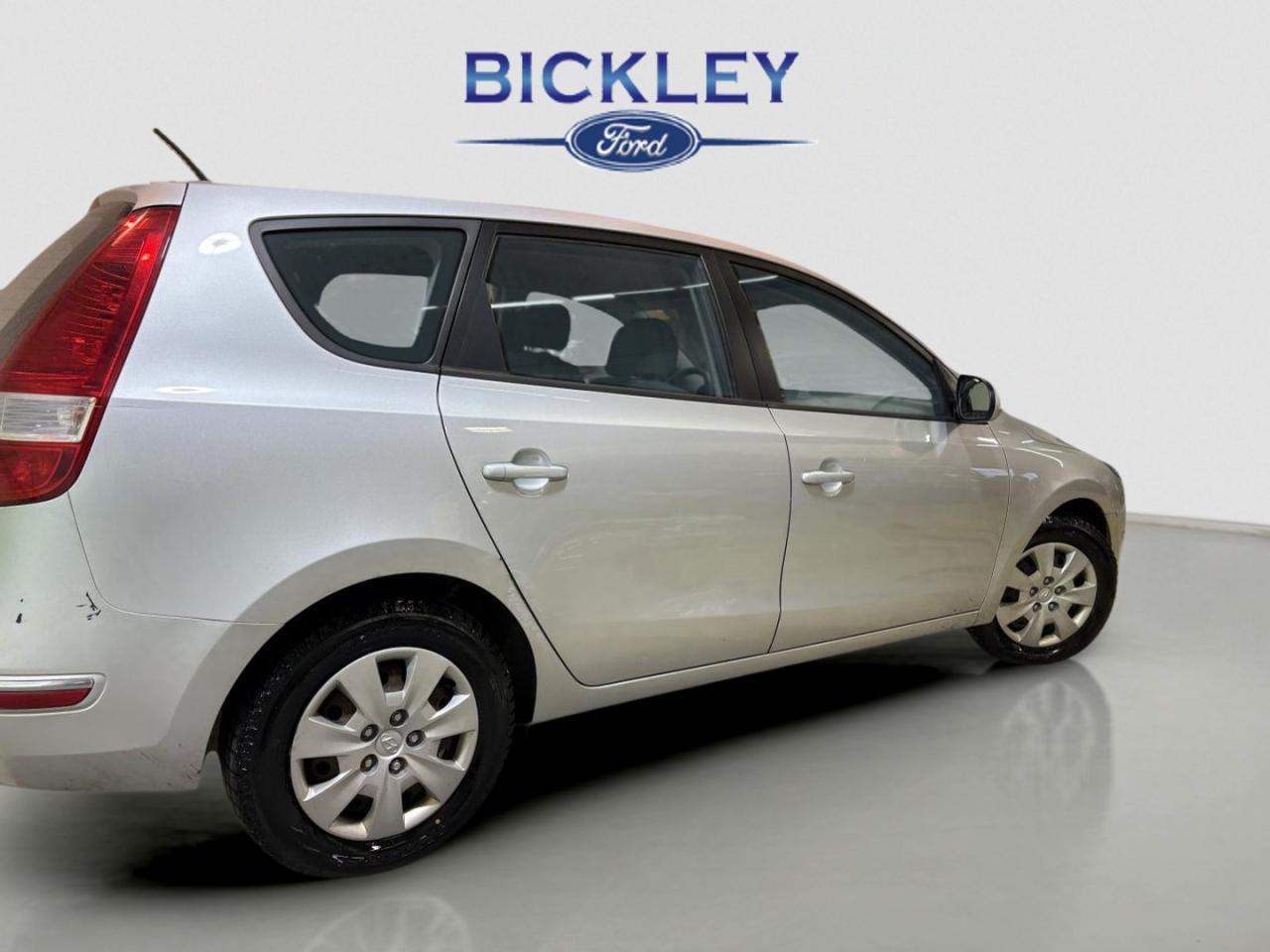 2010 Hyundai Elantra Touring GL Photo2