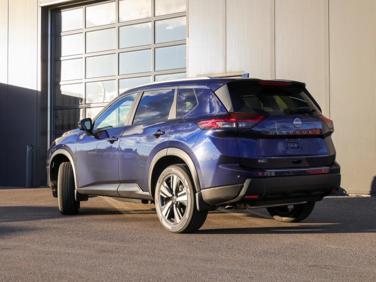 2025 Nissan Rogue SV Moonroof  - Moonroof -  Power Liftgate Photo3