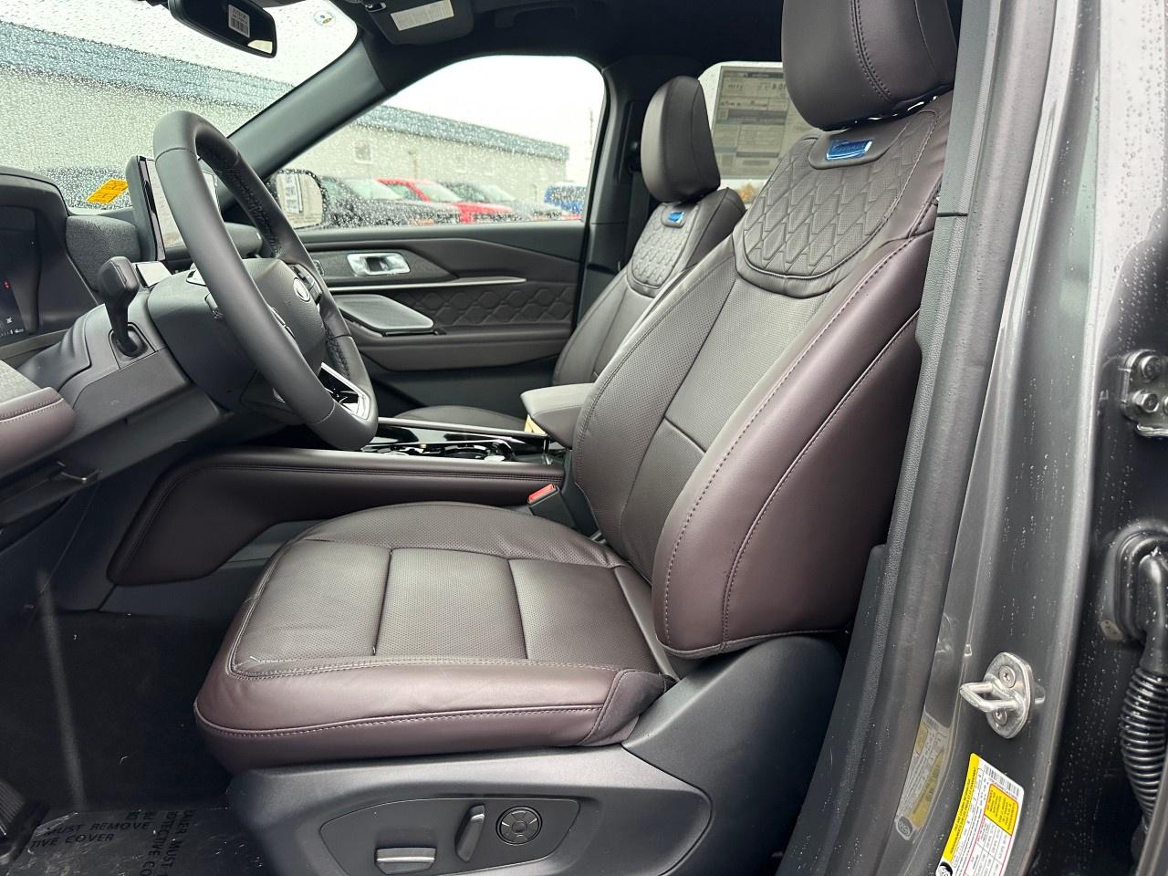 2026 Ford Explorer Platinum 4WD Photo