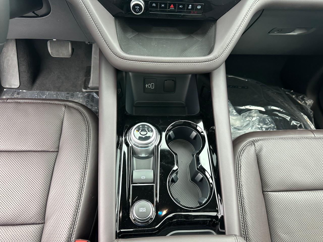 2026 Ford Explorer Platinum 4WD Photo