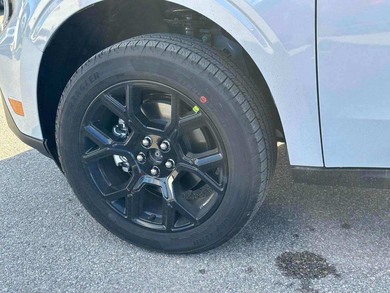 2025 Ford Maverick XLT AWD SuperCrew Photo