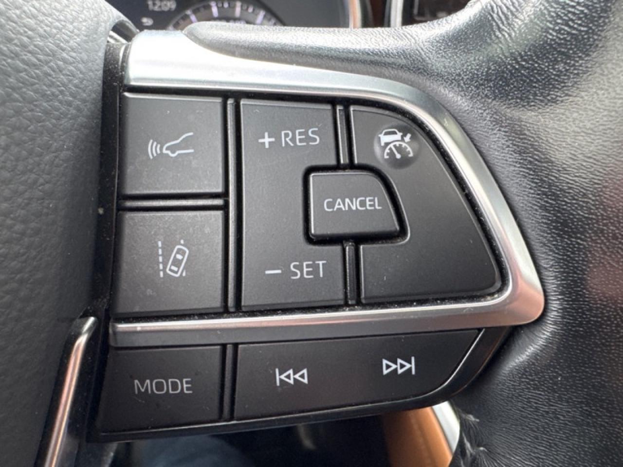 2020 Toyota Highlander HYBRID Limited  - Sunroof Photo