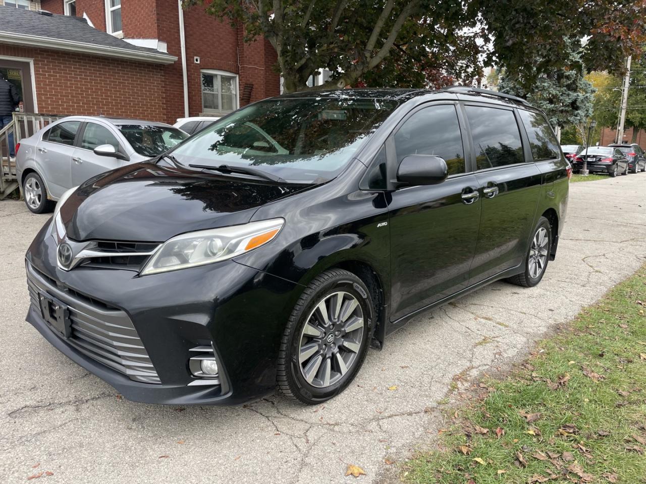 Used 2020 Toyota Sienna XLE 7-Passenger AWD *1 Year warranty for sale in Burlington, ON