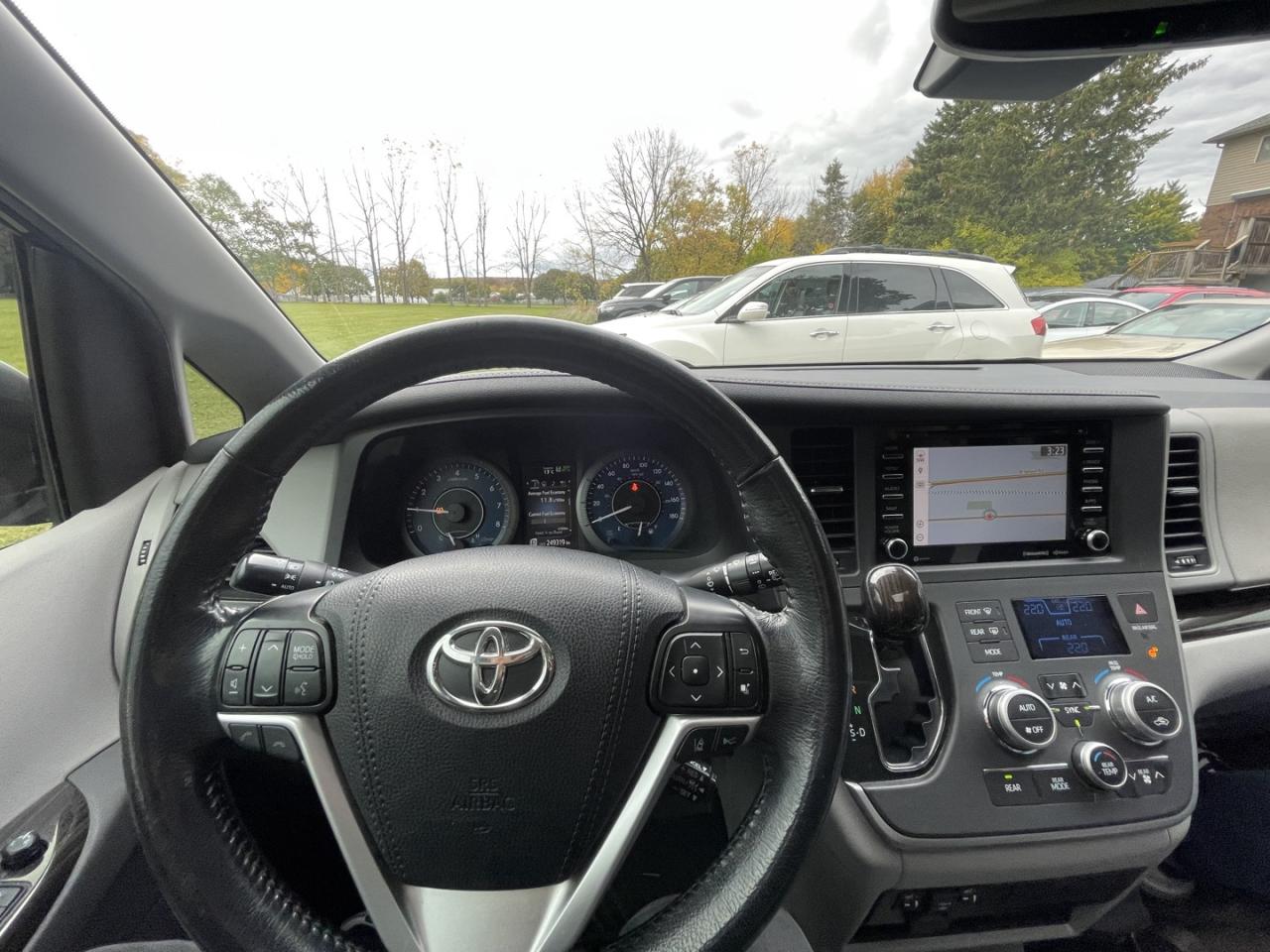 2020 Toyota Sienna XLE 7-Passenger AWD *1 Year warranty - Photo #5