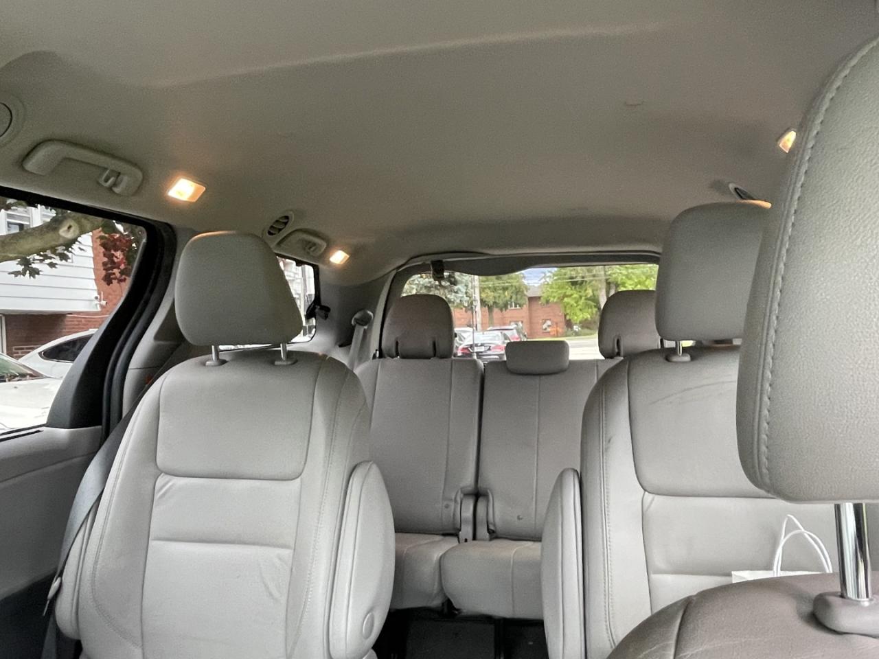 2020 Toyota Sienna XLE 7-Passenger AWD *1 Year warranty - Photo #3