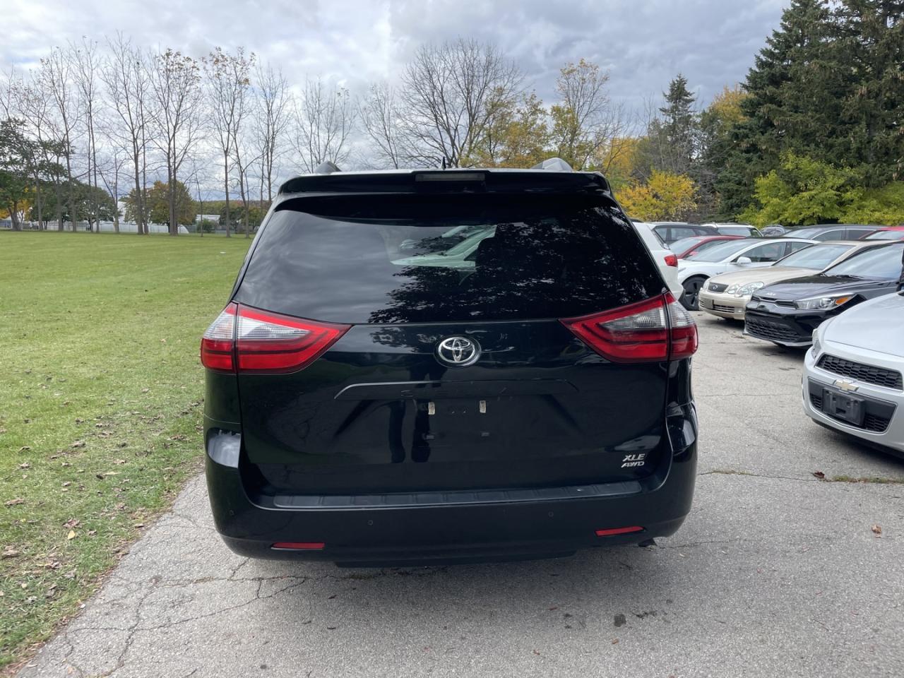 2020 Toyota Sienna XLE 7-Passenger AWD *1 Year warranty - Photo #2