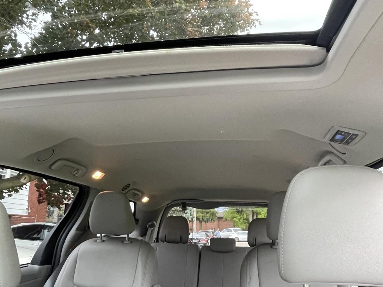 2020 Toyota Sienna XLE 7-Passenger AWD *1 Year warranty - Photo #4