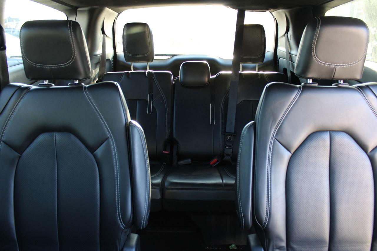 2023 Chrysler Pacifica TOURING L AWD - Photo #16