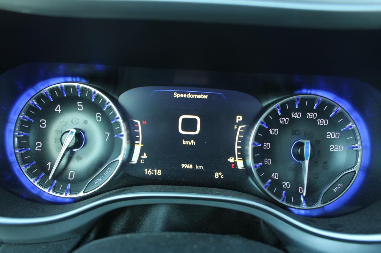 2023 Chrysler Pacifica TOURING L AWD - Photo #11