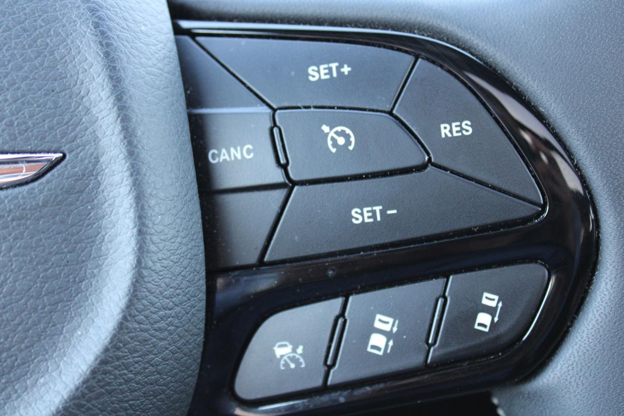 2023 Chrysler Pacifica TOURING L AWD - Photo #10