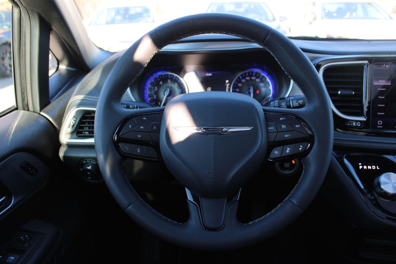 2023 Chrysler Pacifica TOURING L AWD - Photo #8