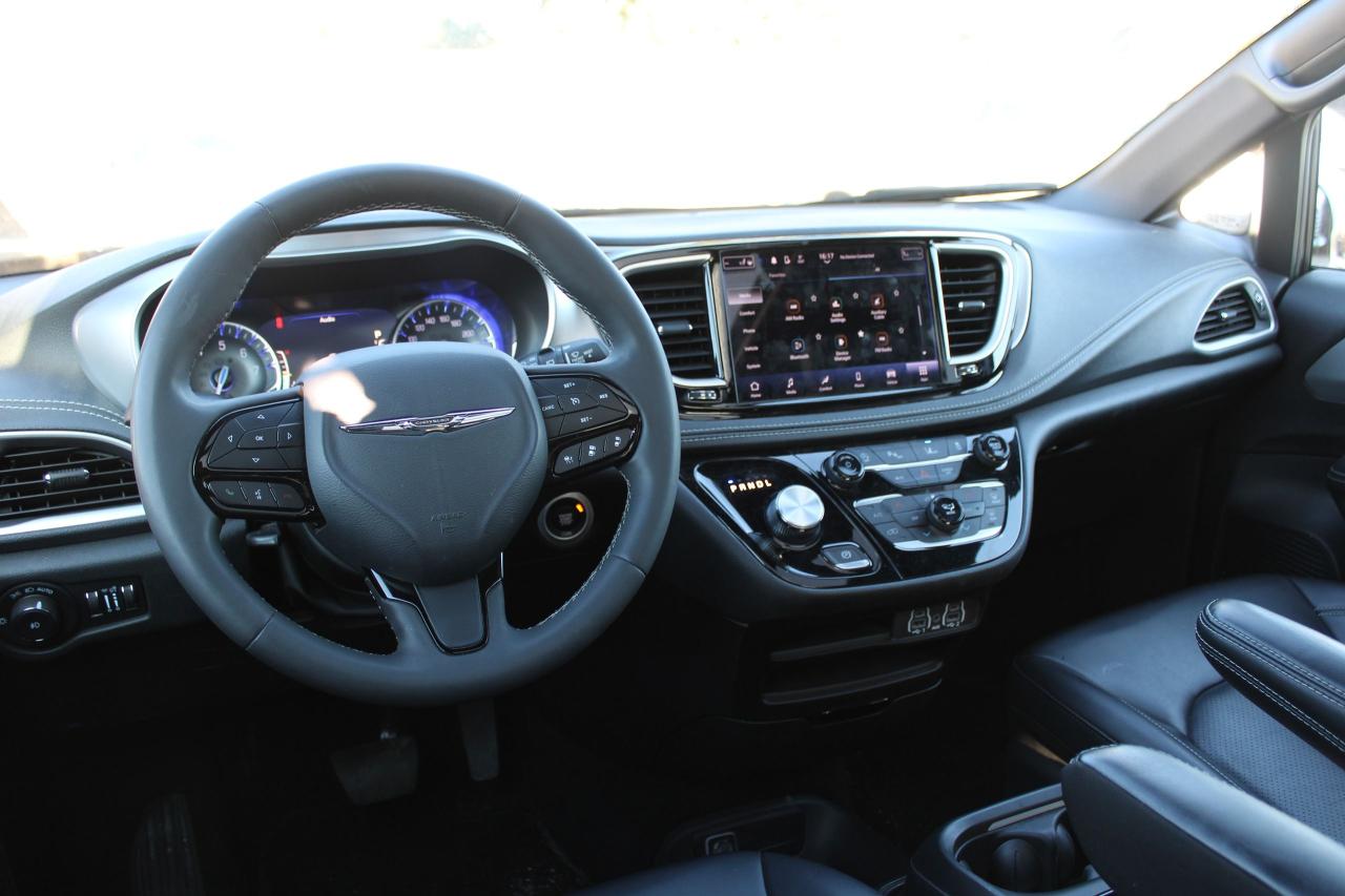 2023 Chrysler Pacifica TOURING L AWD - Photo #7