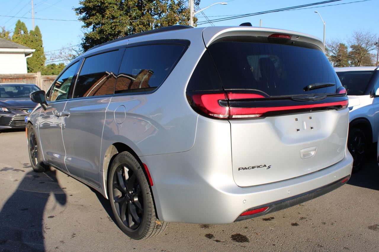 2023 Chrysler Pacifica Touring L FWD - Photo #5