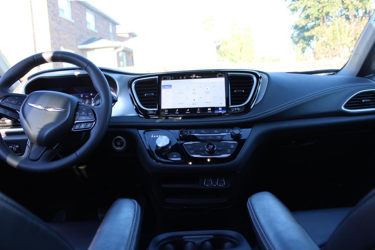 2023 Chrysler Pacifica Touring L FWD - Photo #7