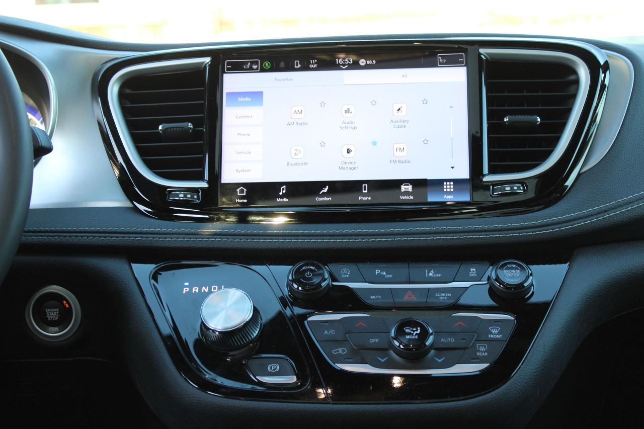 2023 Chrysler Pacifica Touring L FWD - Photo #12