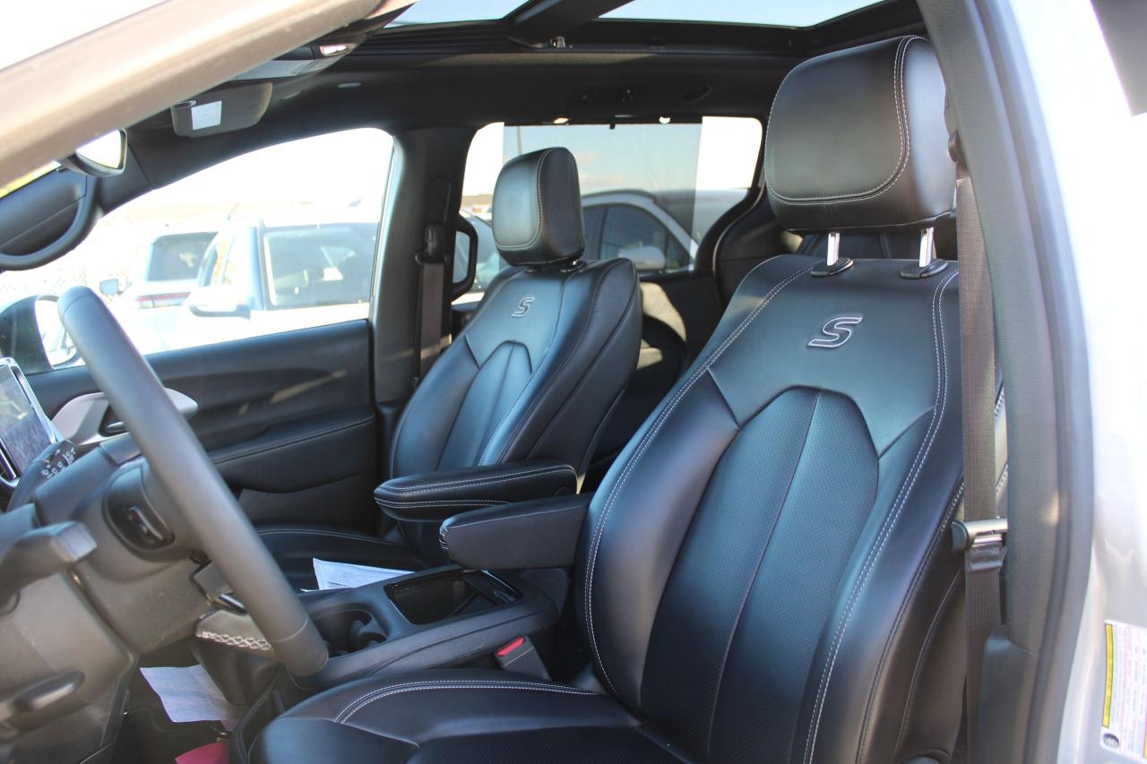 2023 Chrysler Pacifica Touring L FWD - Photo #14