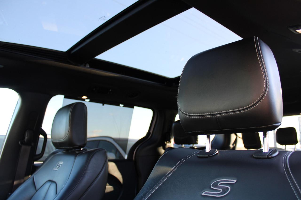 2023 Chrysler Pacifica Touring L FWD - Photo #16