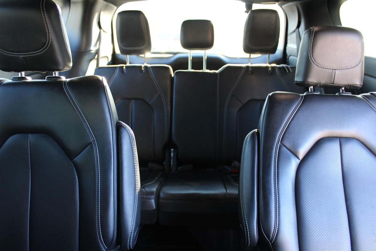 2023 Chrysler Pacifica Touring L FWD - Photo #18