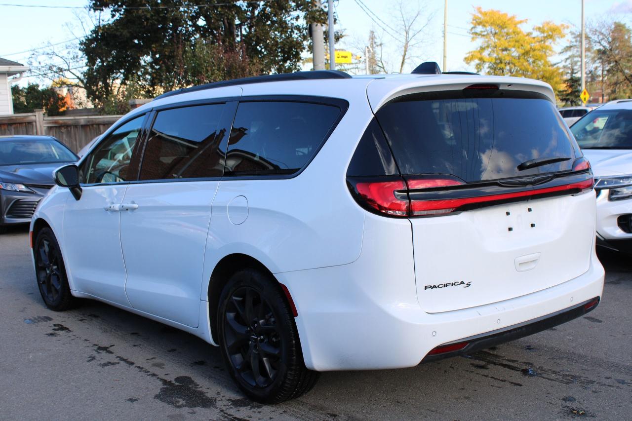 2023 Chrysler Pacifica Touring L FWD - Photo #4