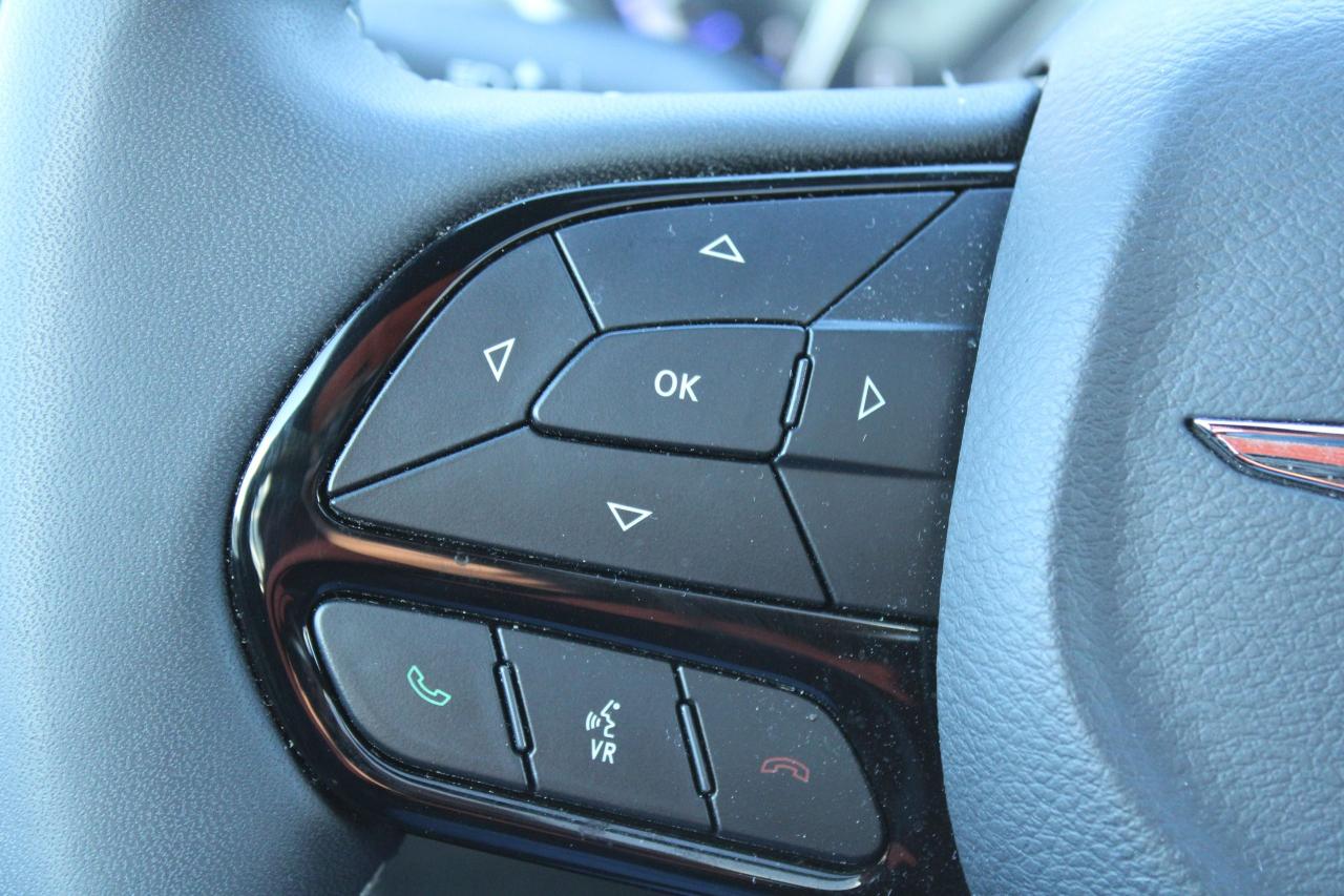 2023 Chrysler Pacifica Touring L FWD - Photo #10