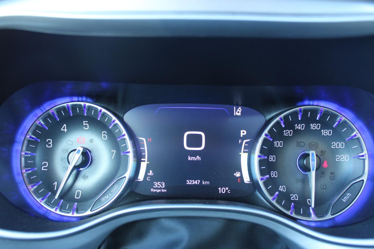 2023 Chrysler Pacifica Touring L FWD - Photo #13