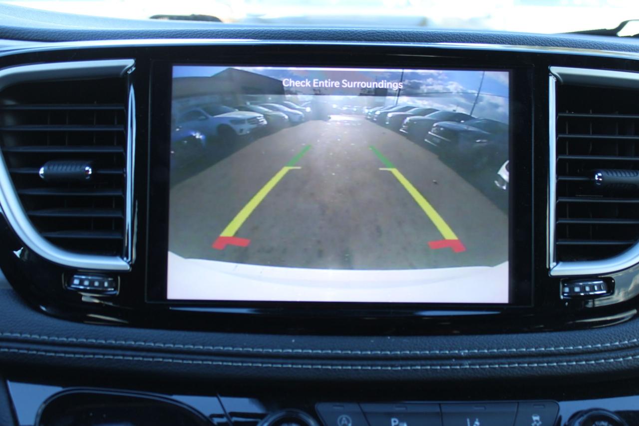 2023 Chrysler Pacifica Touring L FWD - Photo #15