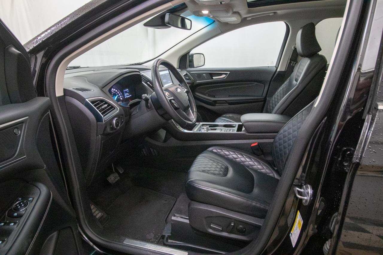 2024 Ford Edge Titanium AWD Photo5