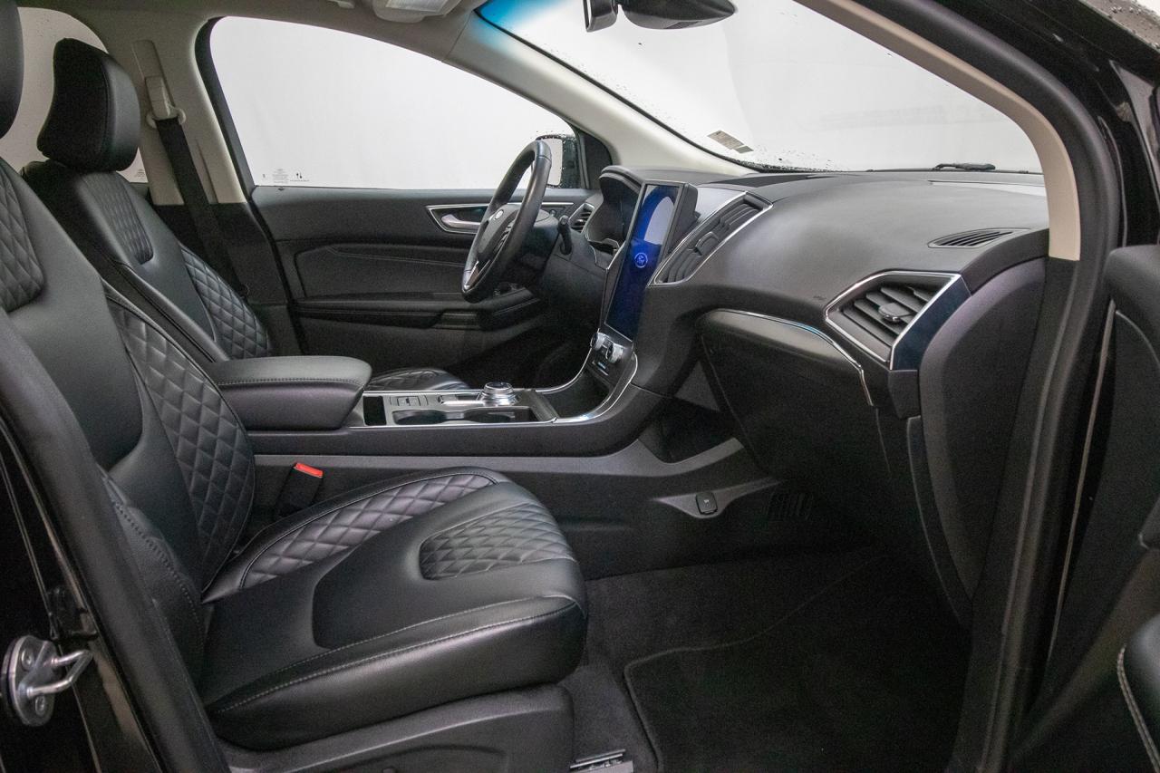 2024 Ford Edge Titanium AWD Photo5