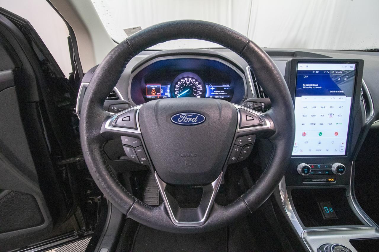 2024 Ford Edge Titanium AWD Photo5