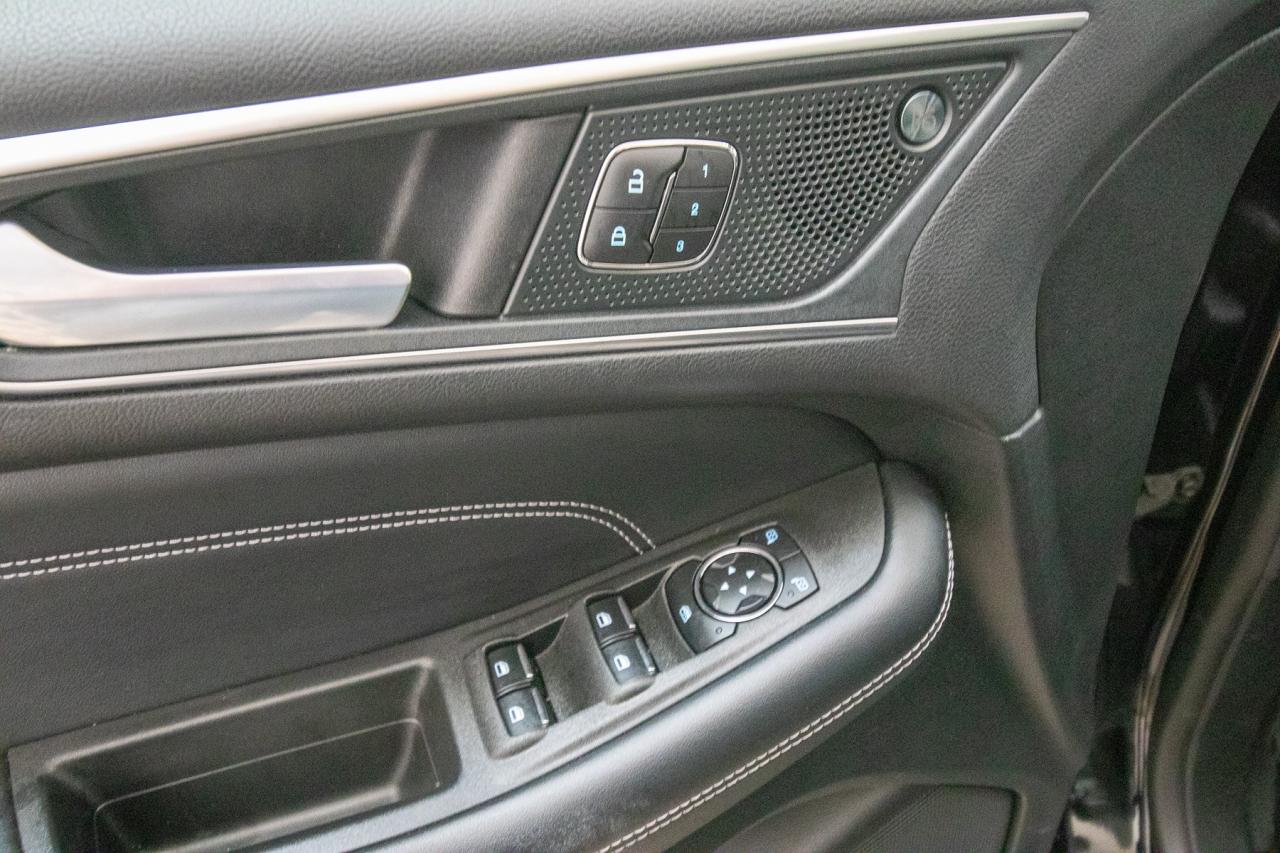 2024 Ford Edge Titanium AWD Photo5