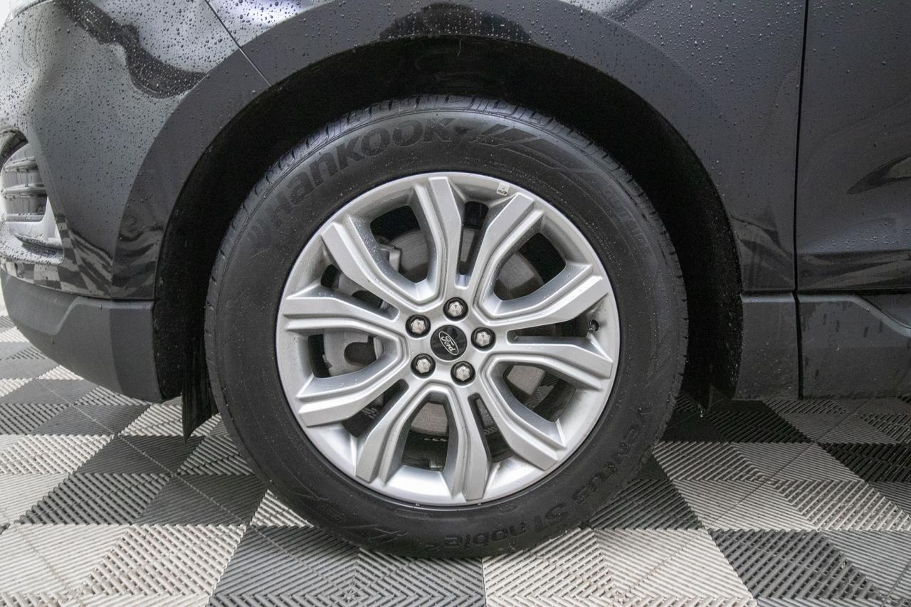 2024 Ford Edge Titanium AWD Photo5