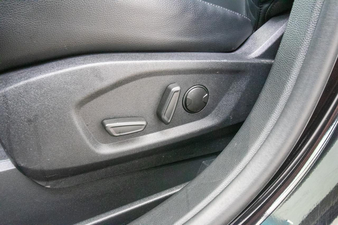 2024 Ford Edge Titanium AWD Photo5