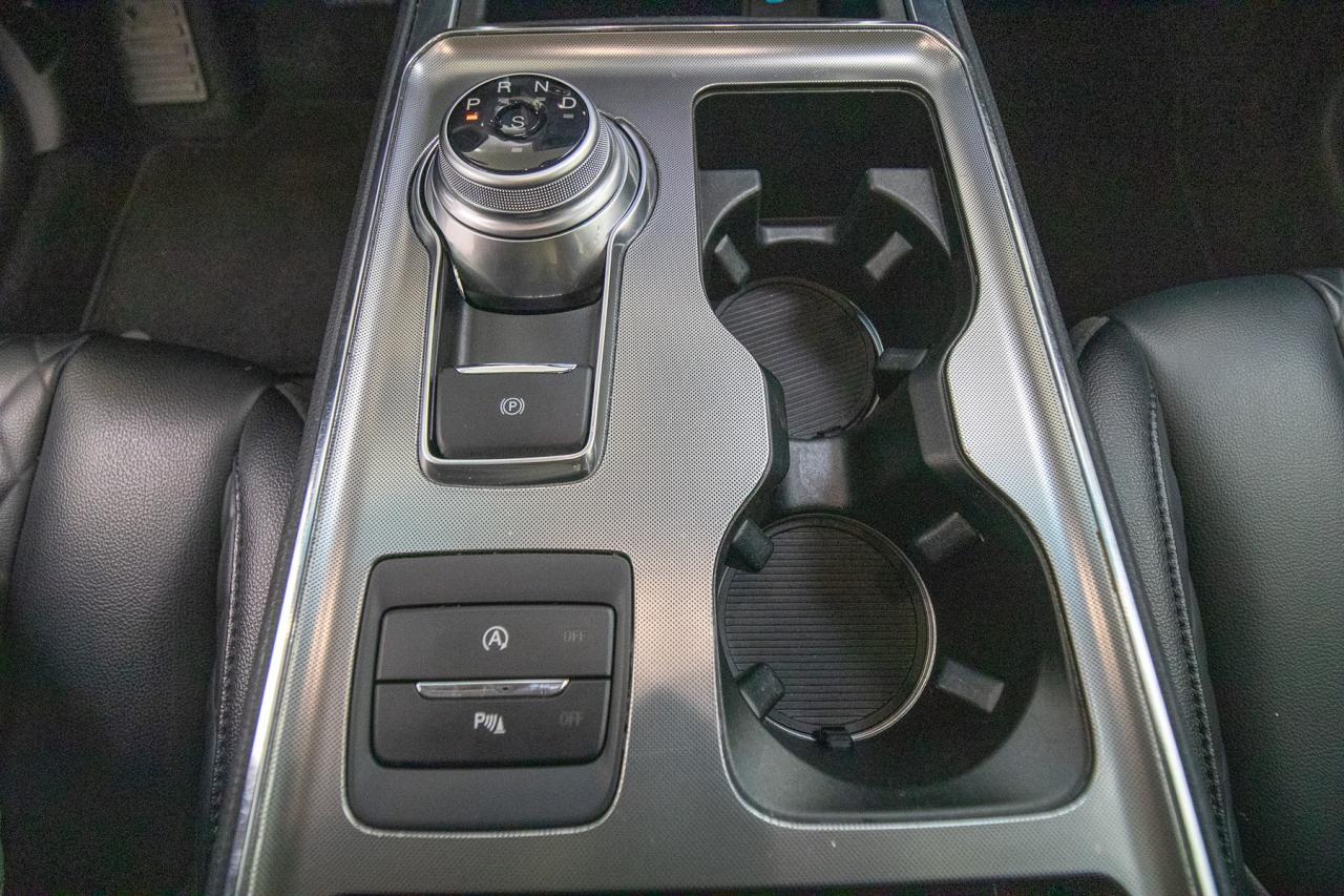 2024 Ford Edge Titanium AWD Photo5